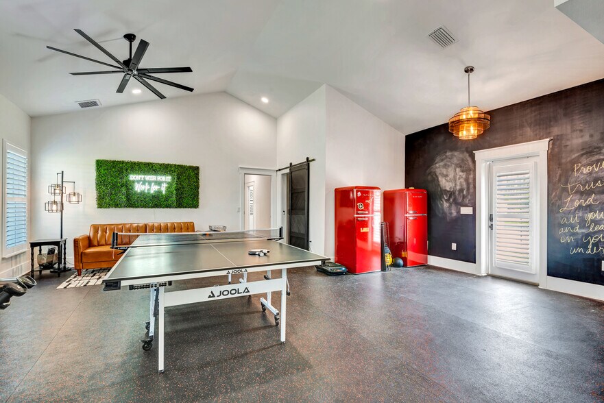 More Photos Of 2400 Lorraine Rd, Sarasota Horse Stables For Sale