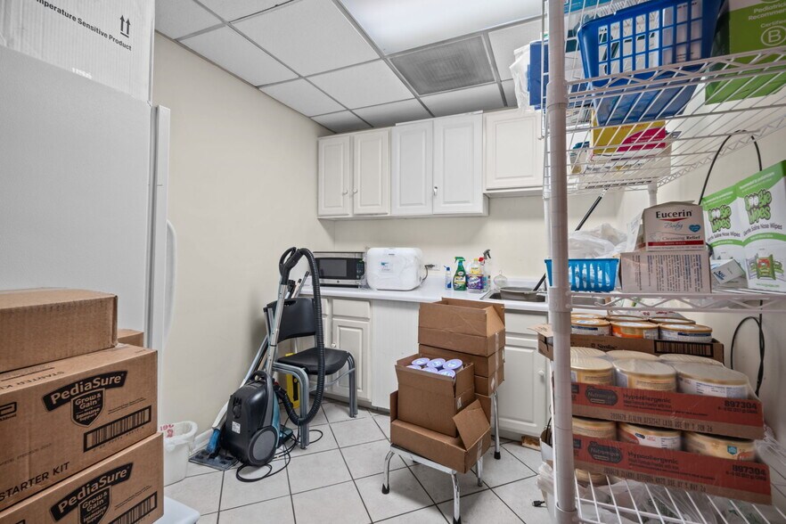 More Photos Of 7107 W Belmont Ave, Chicago Medical For Lease
