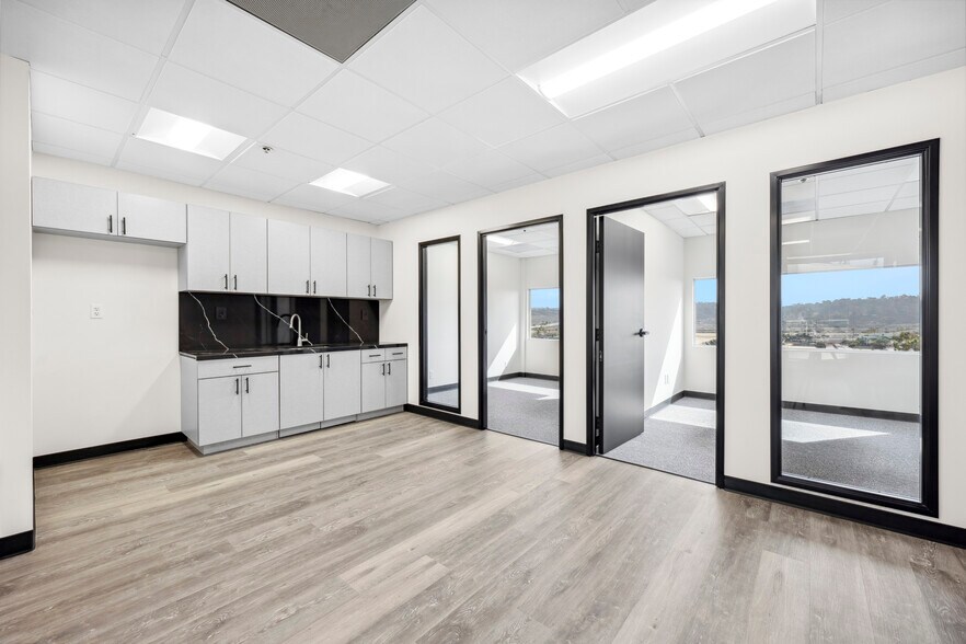 More Photos Of 990 Highland Dr, Solana Beach Coworking Space