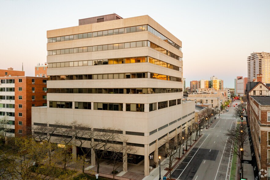 More Photos Of 500 Davis St, Evanston Office For Lease