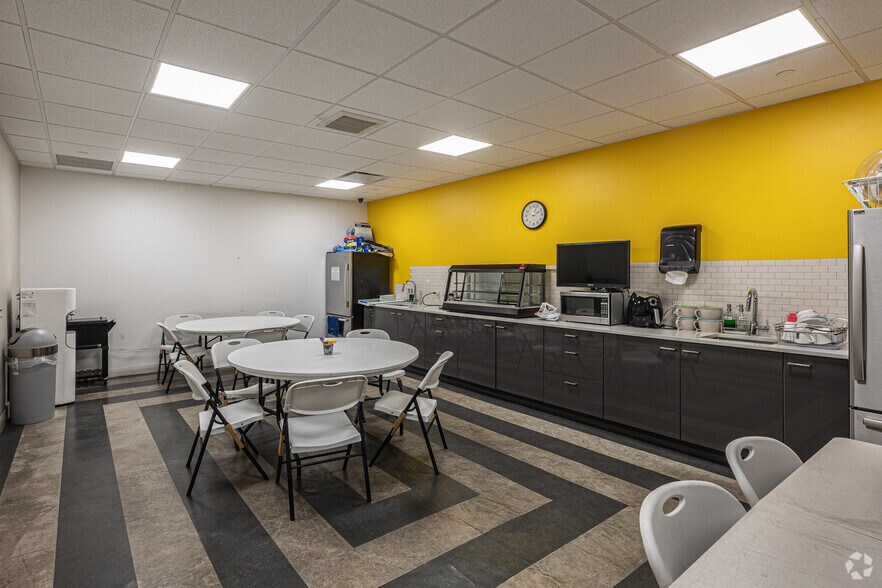 More Photos Of 19 Harbor Park Dr, Port Washington Warehouse For Lease