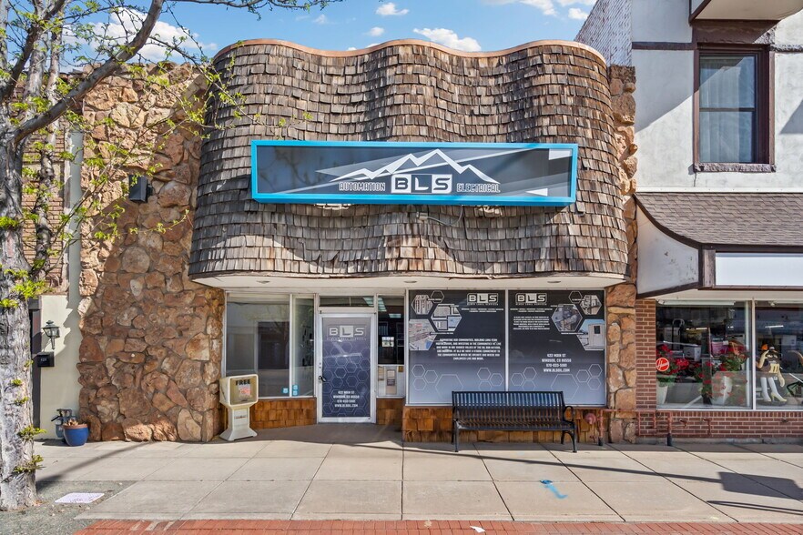 More Photos Of 422 Main St, Windsor Bank For Sale