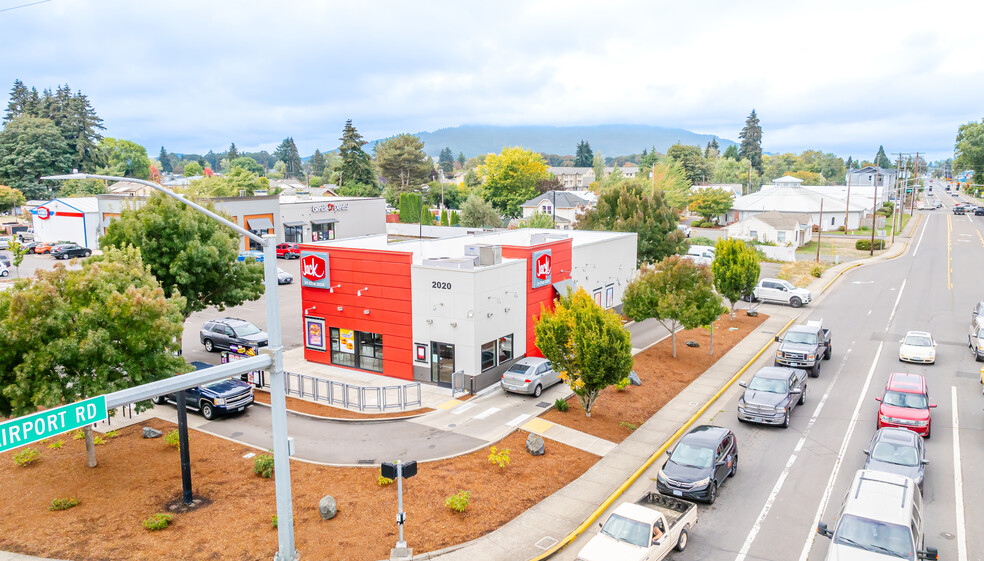 Primary Photo Of 2020 S Santiam Hwy, Lebanon Fast Food For Sale