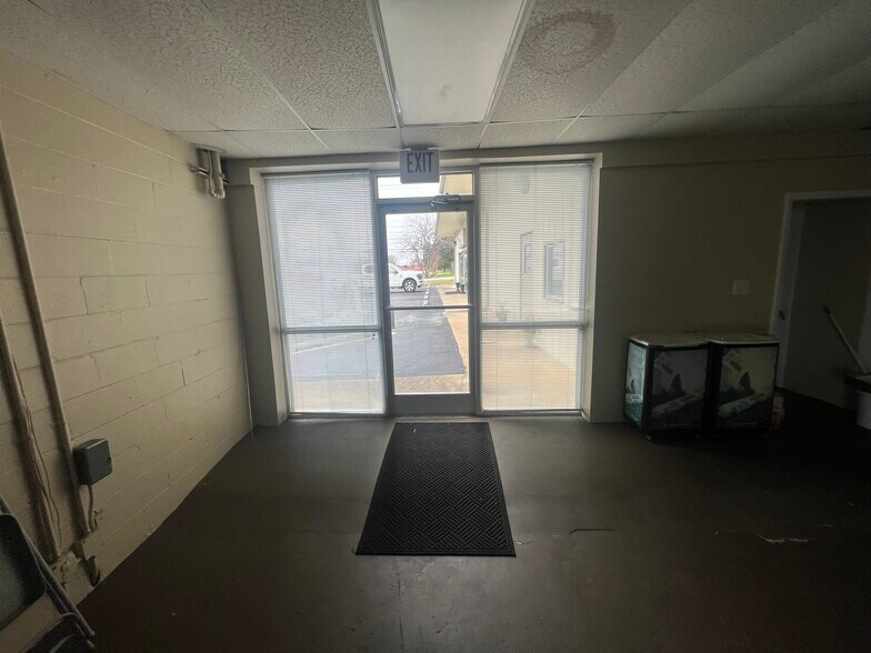 More Photos Of 2307 S Boston Rd, Danville Flex For Sale