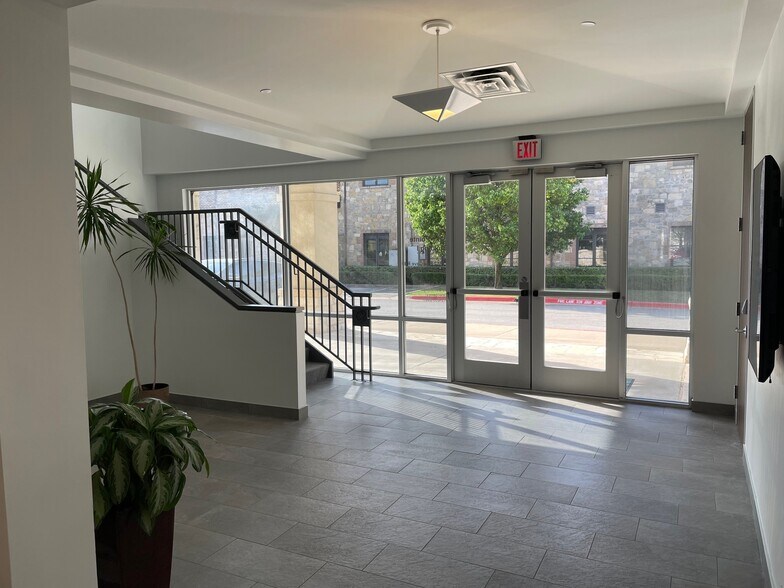 More Photos Of 11612 Bee Caves Rd, Austin Office For Lease
