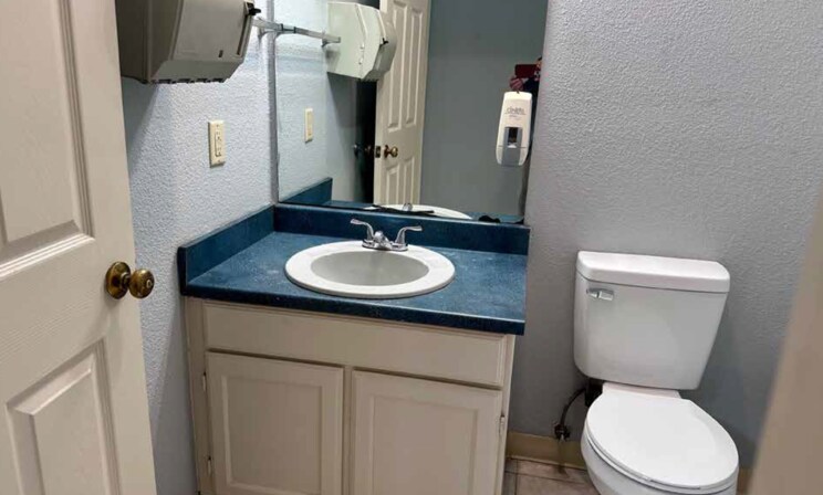 More Photos Of 310 Union Pacific Blvd, Laredo Warehouse For Lease