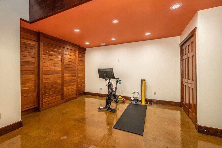 More Photos Of 1331 N Martin Luther King Dr, Milwaukee Storefront Retail Residential For Sale