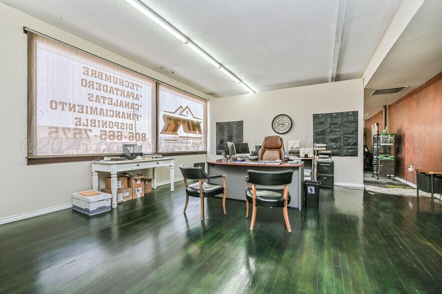 More Photos Of 915 W Wilks St, Pampa Office For Sale
