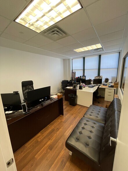 More Photos Of 164 20th St, Brooklyn Office For Lease