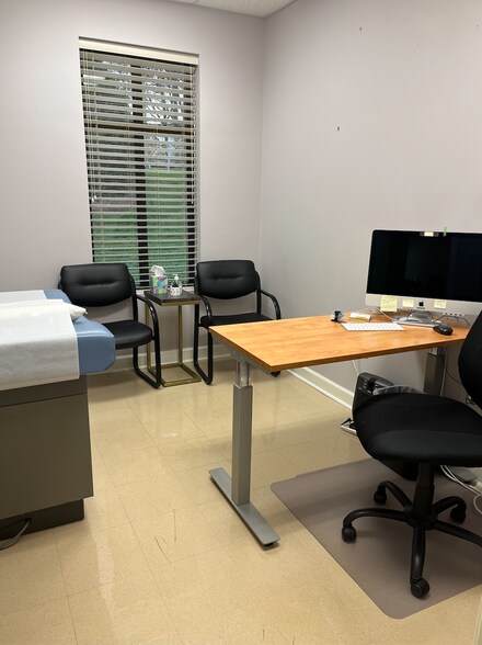 More Photos Of 1258 Mann Dr, Matthews Medical For Sale