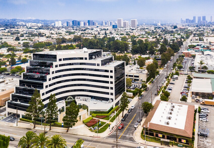 More Photos Of 1990 S Bundy Dr, Los Angeles Office For Lease
