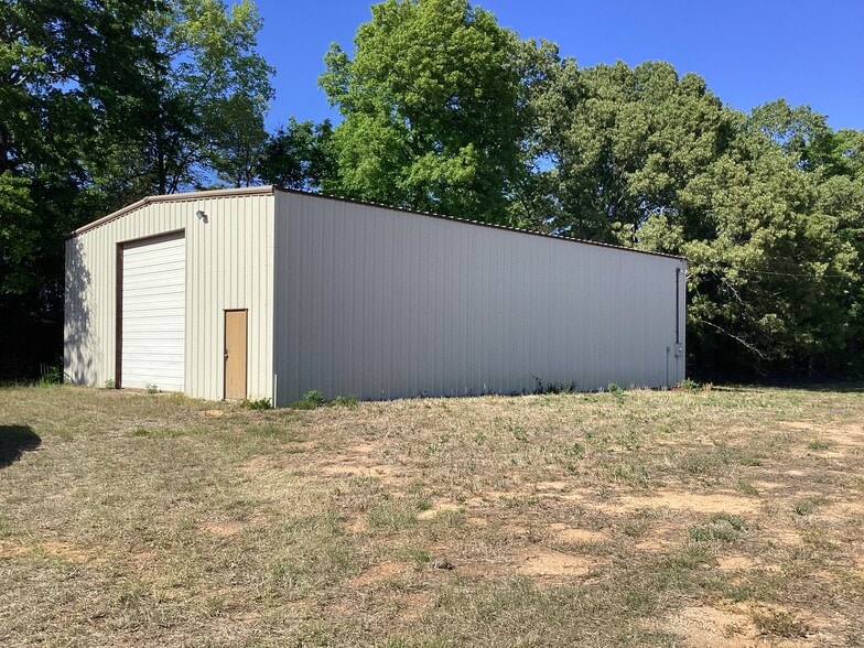 More Photos Of 2606 Colonel Thomson Highway hwy, Saint Matthews Warehouse For Sale