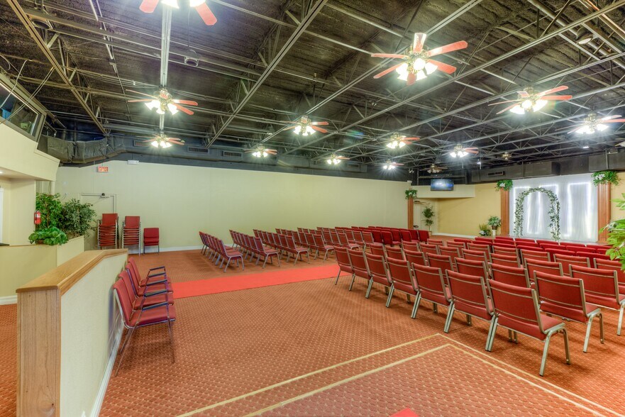 More Photos Of 1109 E Memphis St, Broken Arrow Religious Facility For Lease