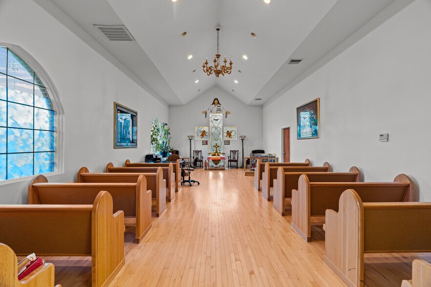 More Photos Of 3904 Delmar Blvd, Saint Louis Specialty For Sale