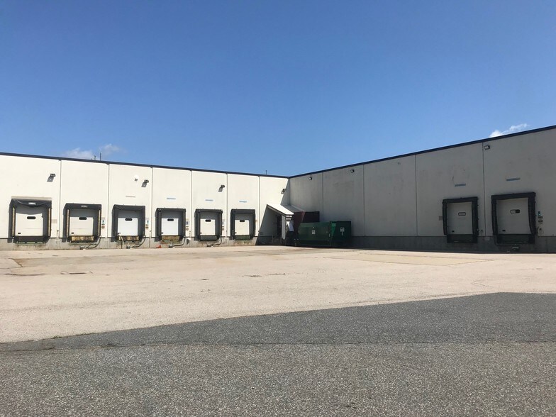 More Photos Of 125 Goddard Memorial Dr, Worcester Warehouse For Lease