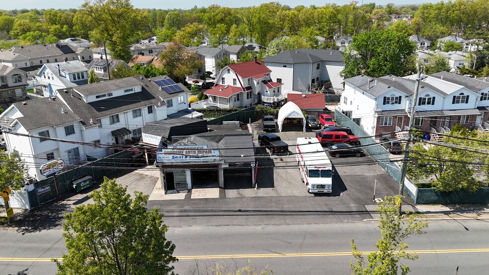 More Photos Of 4585 Amboy Rd, Staten Island Auto Repair For Sale