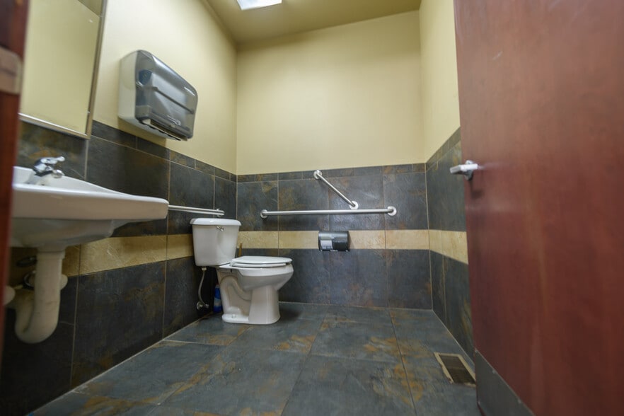 More Photos Of 613 S Atlantic St, Dillon Freestanding For Sale