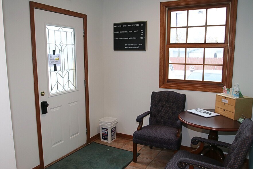 More Photos Of 34 W Grand Ave, Fox Lake Loft Creative Space For Lease