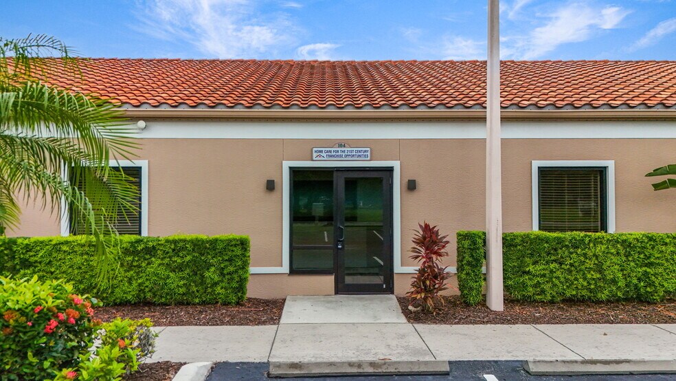 More Photos Of 3911 Golf Park Loop, Bradenton Office For Lease