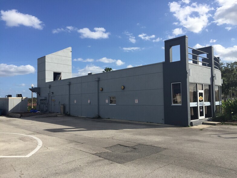 More Photos Of 350 E Seminole Blvd, Sanford Freestanding For Sale
