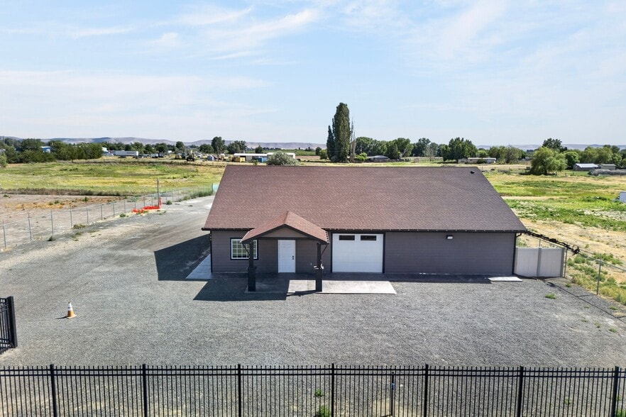 Primary Photo Of 506 E Stover Rd, Grandview Warehouse For Sale