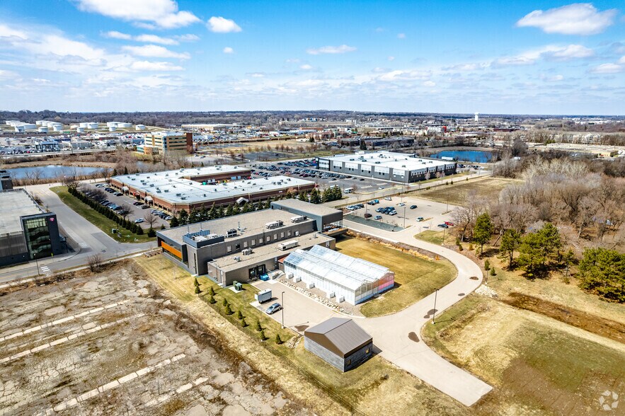 More Photos Of 2800 Mount Ridge Rd, Roseville Office For Sale