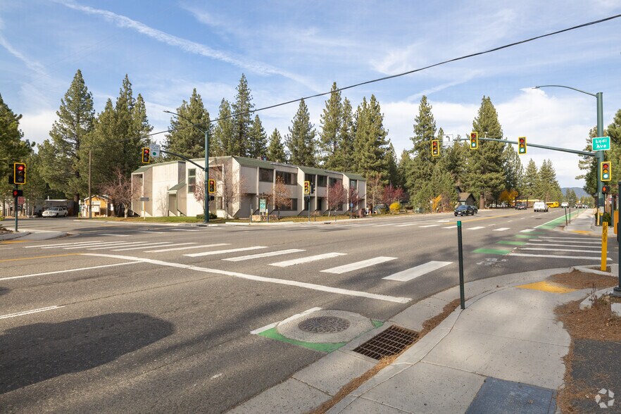 More Photos Of 2489 Lake Tahoe Blvd, South Lake Tahoe Office For Lease