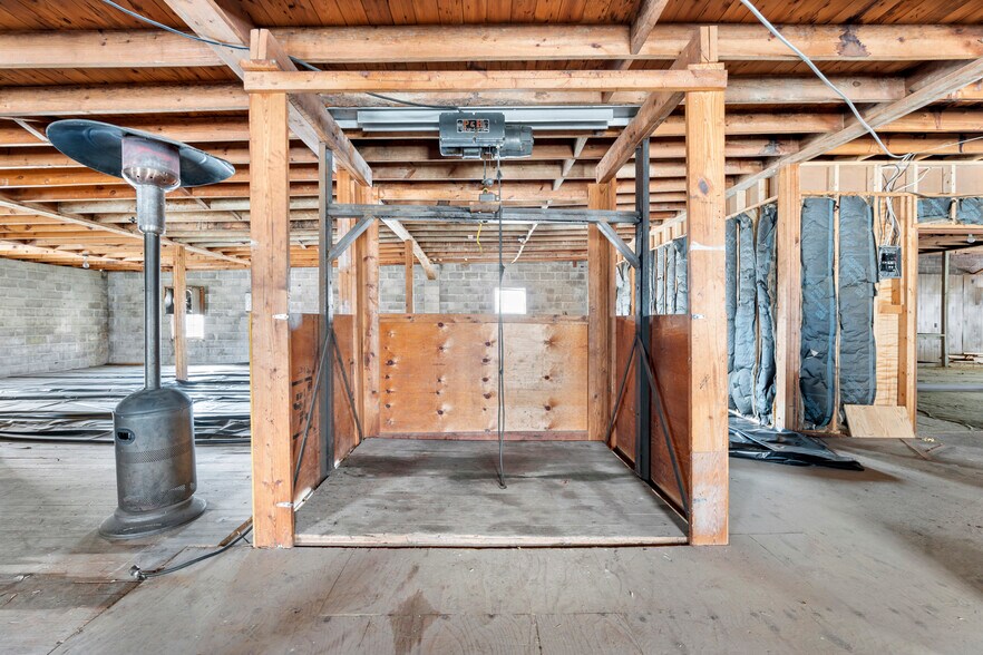 More Photos Of 803 Mcarthur St, Manchester Warehouse For Sale