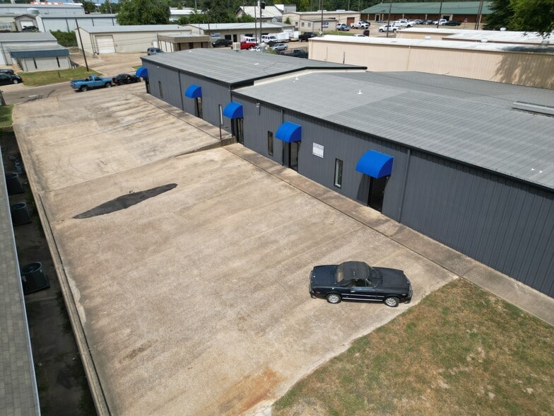 More Photos Of 3550 Westway St, Tyler Warehouse For Lease