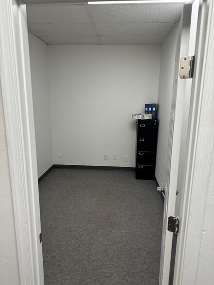 More Photos Of 138 S Rosemont Rd, Virginia Beach Medical For Lease