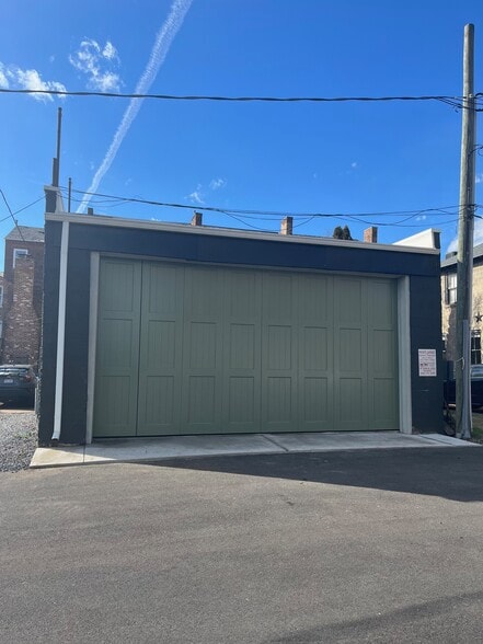 Primary Photo Of 721-W Caroline St, Fredericksburg Flex For Lease