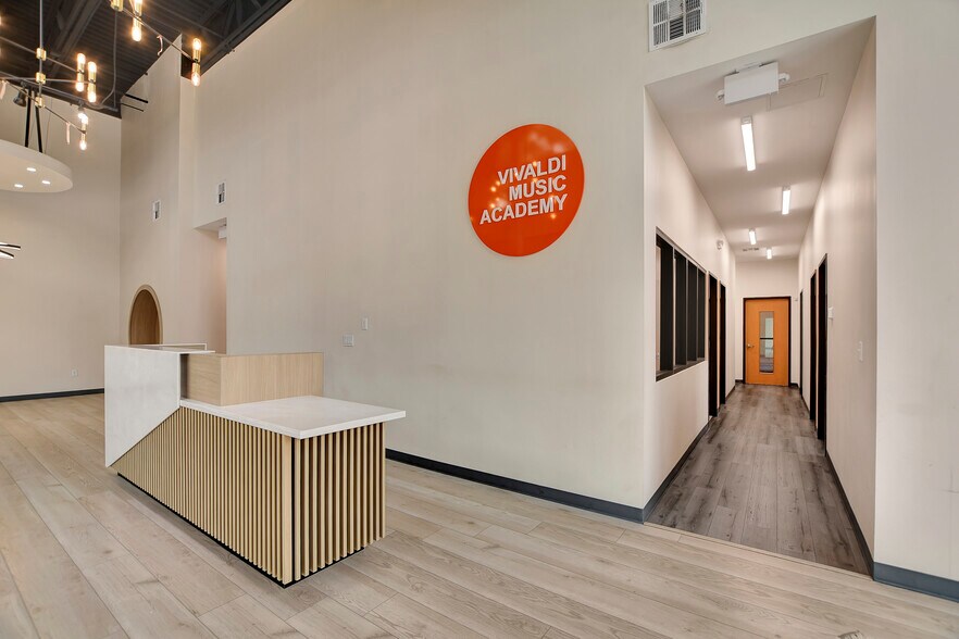More Photos Of 1009 Yale St, Houston Freestanding For Lease