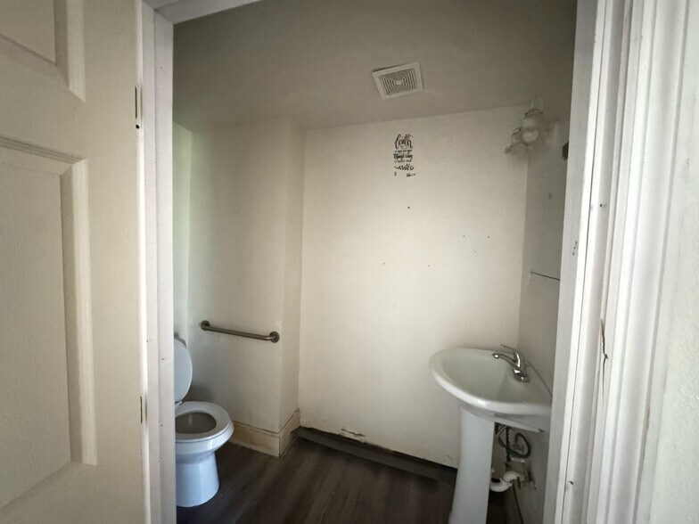 More Photos Of 809 E Alsobrook St, Plant City Flex For Sale