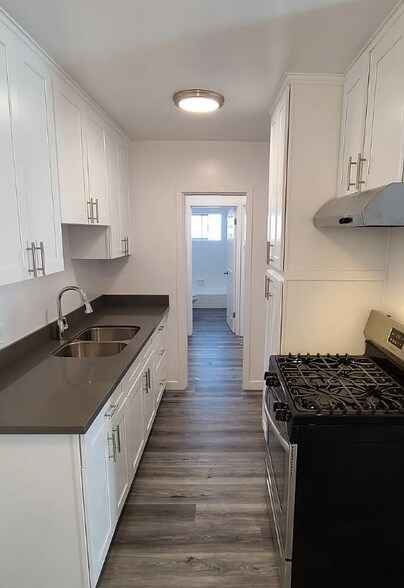 More Photos Of 11936 Grevillea Ave, Hawthorne Apartments For Sale