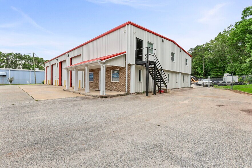 More Photos Of 477 Corinth Rd, Newnan Warehouse For Lease