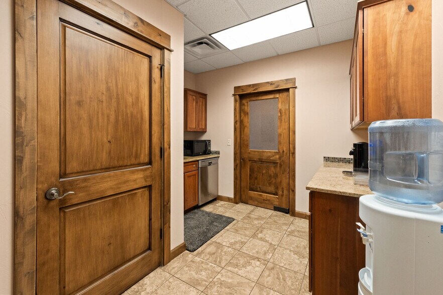 More Photos Of 1940 W Dickerson St, Bozeman Office For Sale