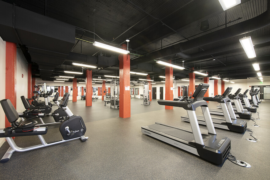 More Photos Of 1140 E Market St, Akron Unknown For Lease