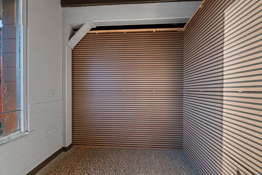 More Photos Of 603 S Riverside Ave, Medford General Retail For Sale