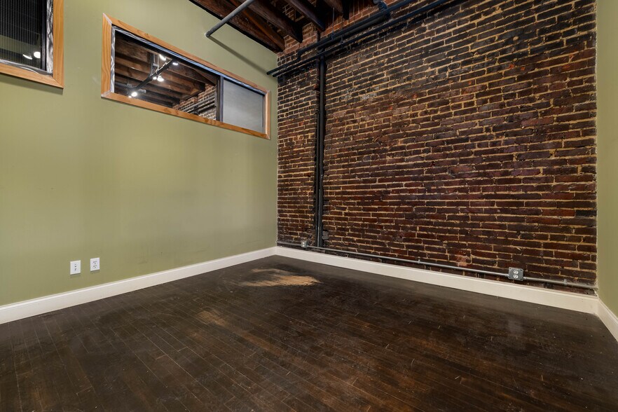 More Photos Of 247 Broad St, Kingsport Loft Creative Space For Sale