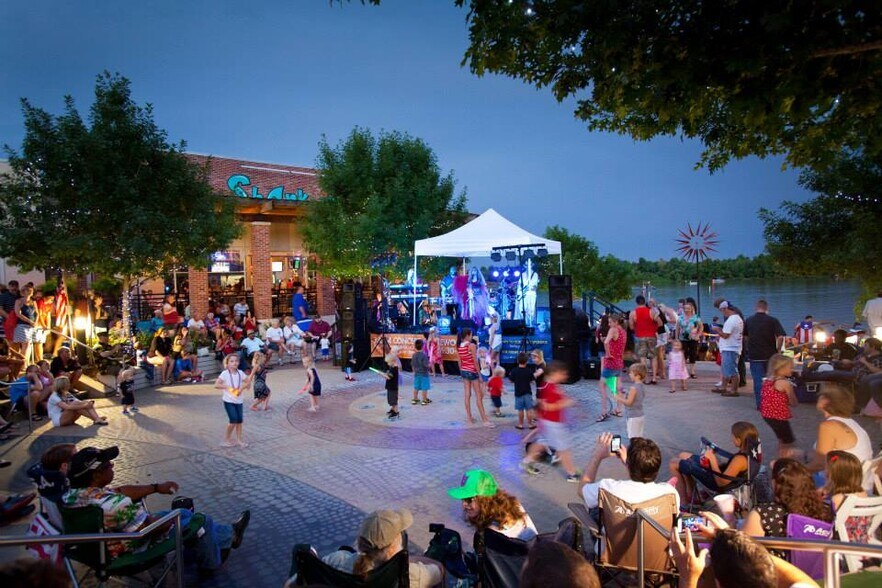 More Photos Of 1660 W Lake Houston Pky, Kingwood Unknown For Lease