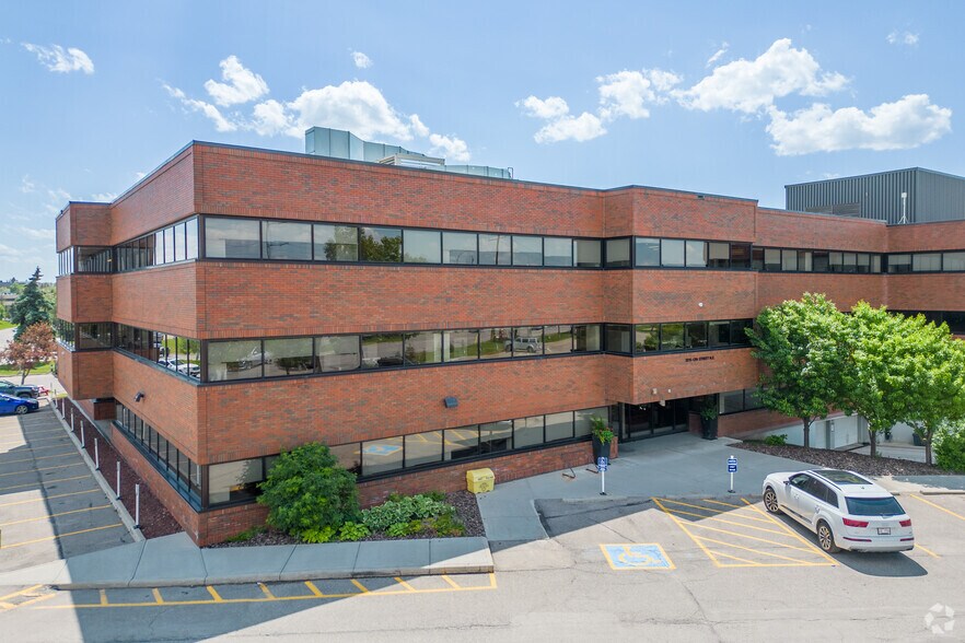 More Photos Of 3225 12 St NE, Calgary Unknown For Lease