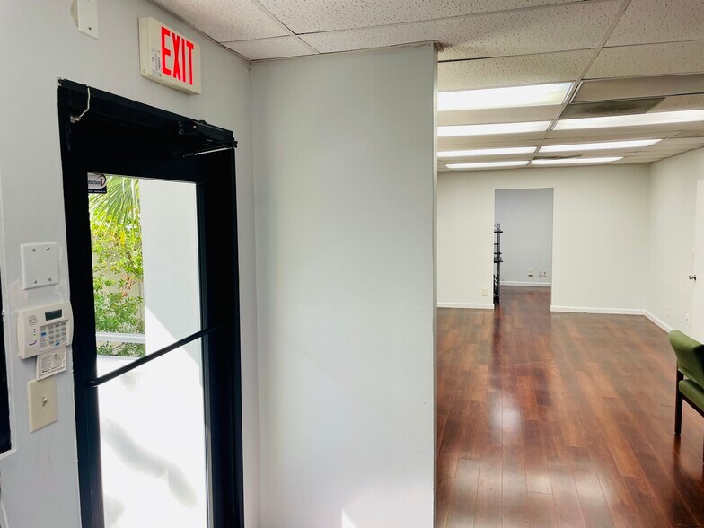 More Photos Of 2201 NE 52nd St, Lighthouse Point Medical For Sale