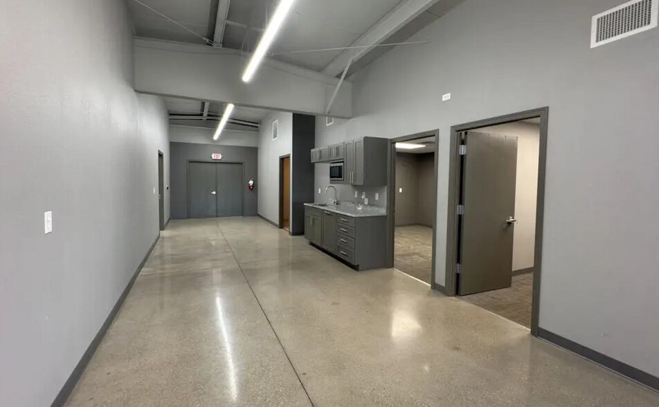 More Photos Of 633 1st Ave, Monroe Showroom For Lease