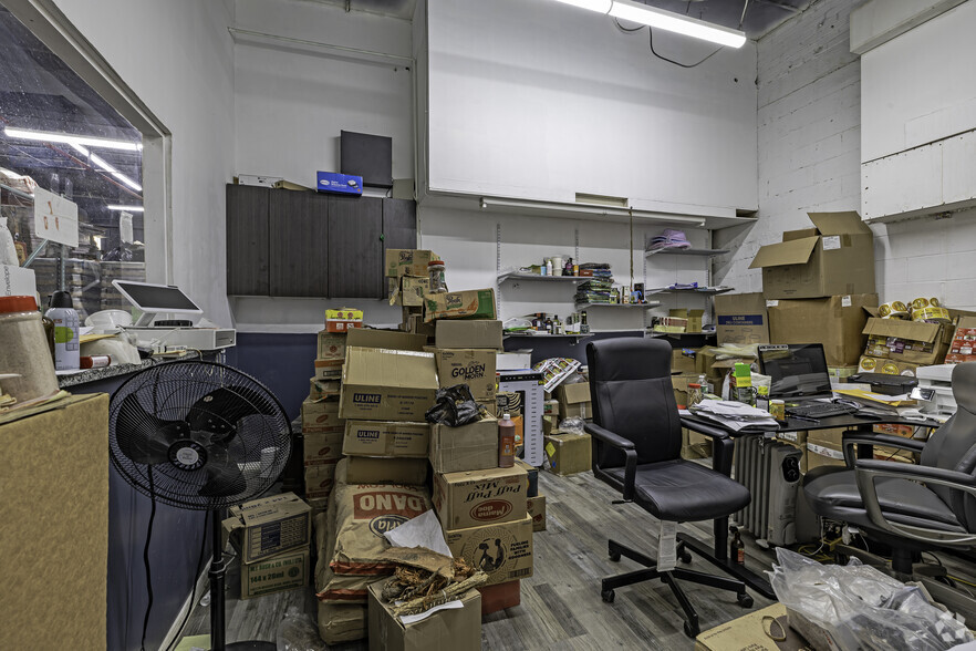 More Photos Of 830 Barry St, Bronx Warehouse For Sale