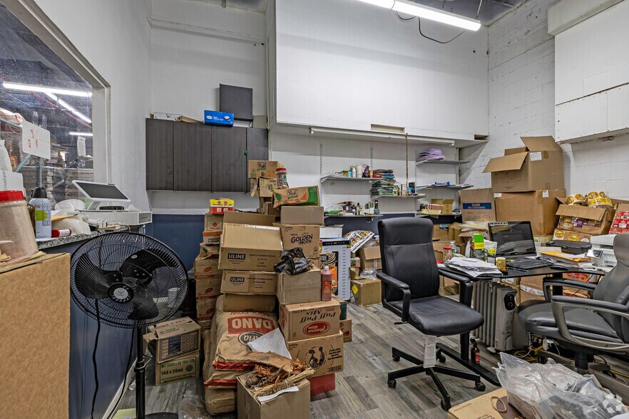 More Photos Of 830 Barry St, Bronx Warehouse For Lease