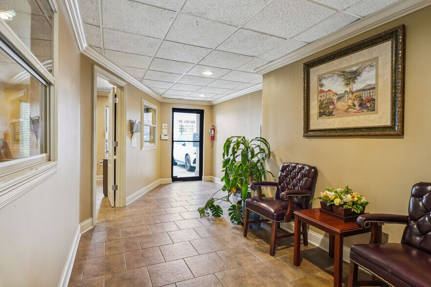 More Photos Of 2501 Florida Ave, Kenner Light Distribution For Sale