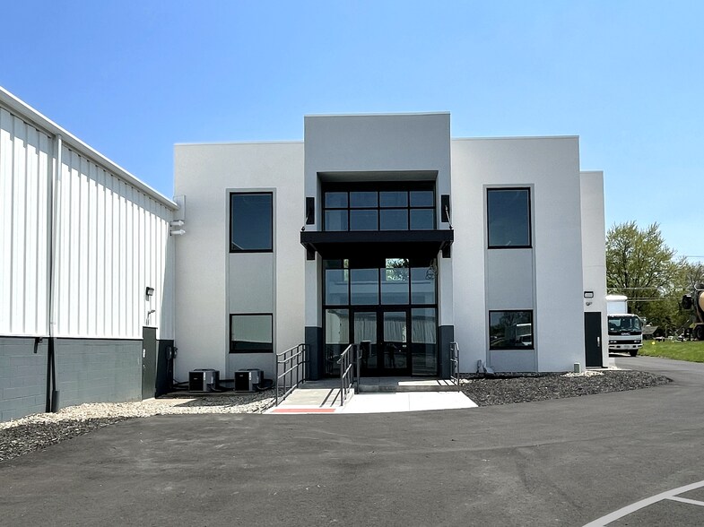 More Photos Of 5010-A Hudson Dr, Stow Warehouse For Lease