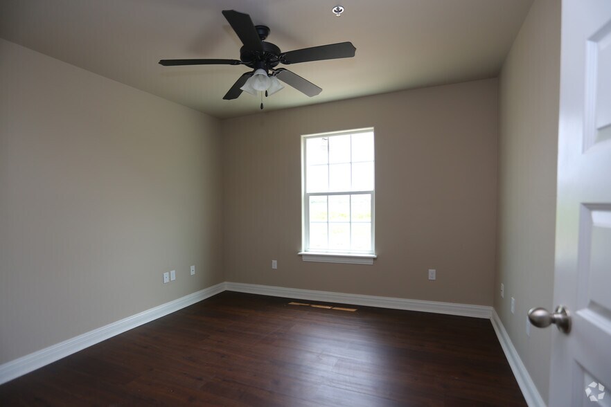 More Photos Of 680 E Ocean Blvd, Los Fresnos Apartments For Lease