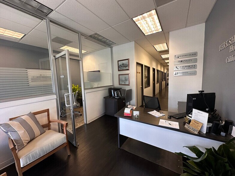 More Photos Of 953-955 Orange Ave, Coronado Storefront For Lease