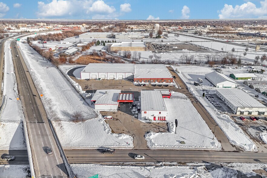 More Photos Of 906 Broadway St, West Burlington Industrial For Lease